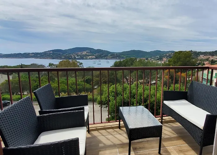 Lumineux Avec Vue Sur Saint-Raphaël